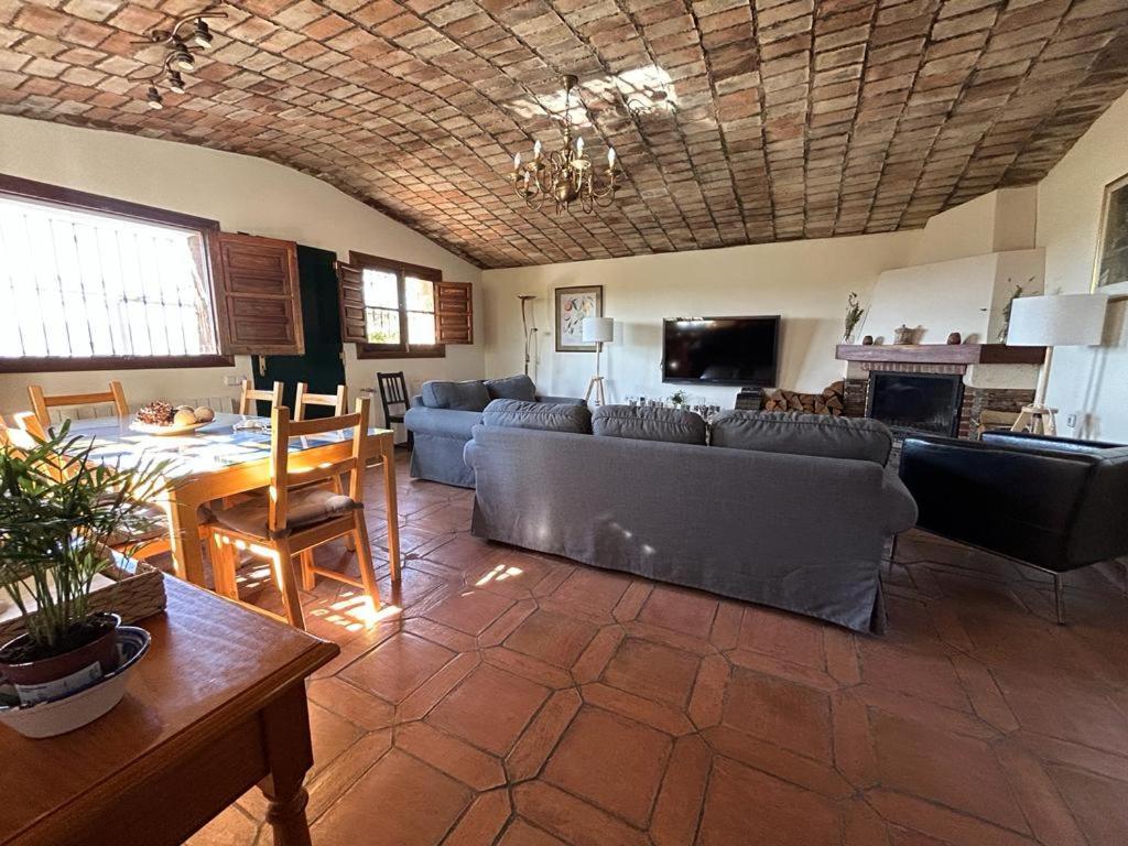 Ferienhaus Cupiana Piscina Privada